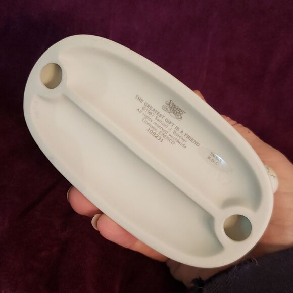 Vintage Precious Moments Porcelain Figurine "The Greatest Gift is a Friend" - Picture 6 of 6